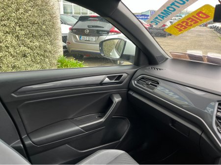 2021 Volkswagen T-Roc R-LINE AUTOMATIC 2.0 DIESEL //LOW MILES//HALF LEATHER SEATS//ADAPTIVE CRUISE CONTROL//REVERSE CAMERA//KEYLESS ENTRY// €27,950 thumbnail