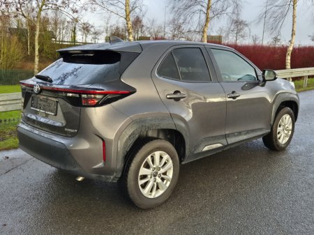 2022 Toyota Yaris Cross ICON HEV AUTO €26,250 thumbnail