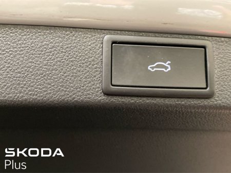 2025 Skoda Octavia Combi Sportline 2.0TDI 150bhp DSG €46,950 thumbnail