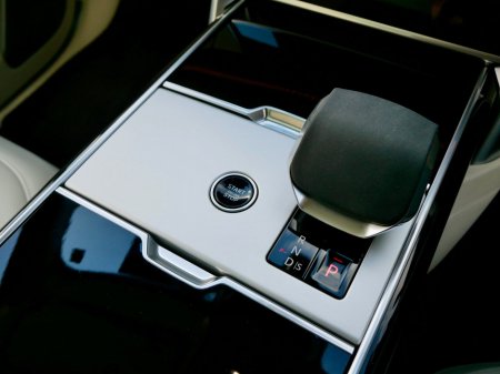 2025 Land Rover Range Rover SWB 3.0 I6 PHEV Autobiography €159,950 thumbnail