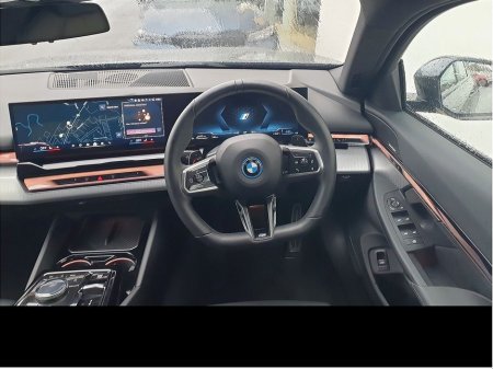 2025 BMW 5 Series - thumbnail 5