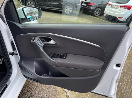 2017 Volkswagen Polo ALLSTAR 1.2 TSI PETROL //HIGH SPEC//IRISH CAR//SAT NAV//REVERSE CAMERA//CARPLAY// €12,950 thumbnail