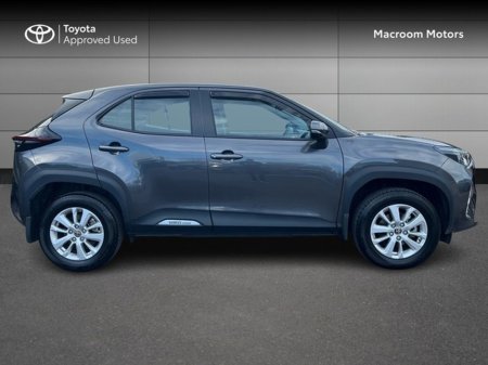 2024 Toyota Yaris Cross - thumbnail 3