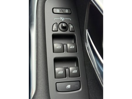 2018 Volvo V40 D2 (120hp) Momentum Edition Geartronic thumbnail