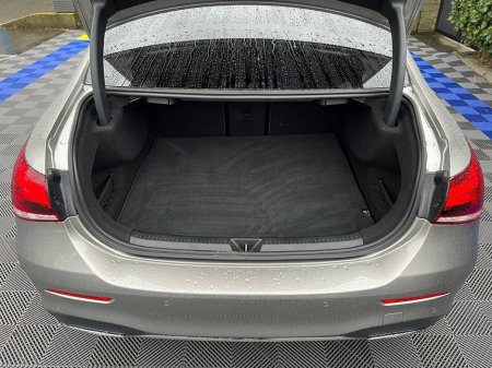 2021 Mercedes-Benz A Class A200d AMG-LINE PREMIUM PLUS // VIRTUAL COCKPIT // FULL SERVICE HISTORY // 18" DIAMOND CUT ALLOYS €32,900 thumbnail