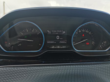 2019 Peugeot 2008 - thumbnail 16