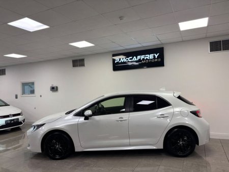 2021 Toyota Corolla 1.8 Hybrid Luna Sport Hatchback €19,750 thumbnail