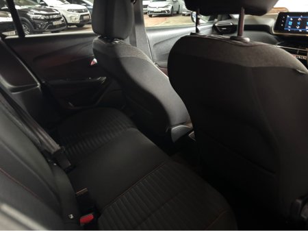 2023 Peugeot 208 - thumbnail 6