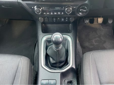 2021 Toyota Hilux 2021 TOYOTA HILUX 2.4 D-4D INVINCIBLE 4WD CREW CAB €28,950 thumbnail