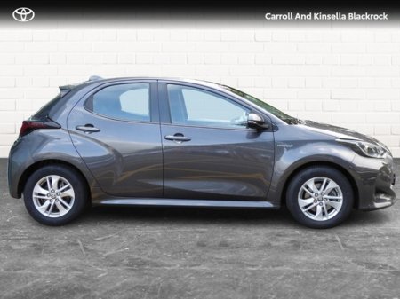 2023 Toyota Yaris Hybrid Luna €22,950 thumbnail