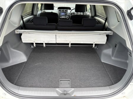 2014 Toyota Prius - thumbnail 9