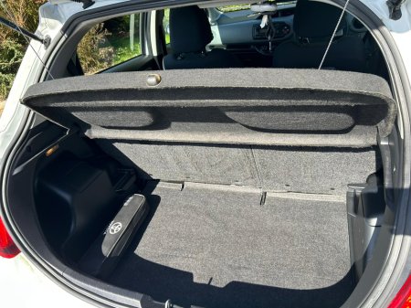 2016 Toyota Yaris - thumbnail 18