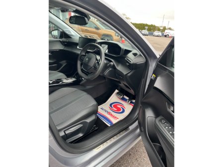 2023 Peugeot 208 - thumbnail 10