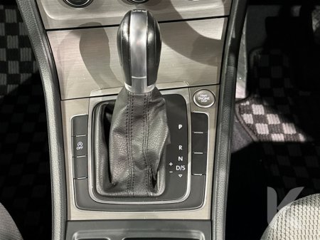 2017 Volkswagen Golf 1.2 TSI COMFORT LINE ESTATE - FACTORY ALLOYS - PADDLE SHIFT - CRUISE CONTROL - REAR CAMERA €14,450 thumbnail