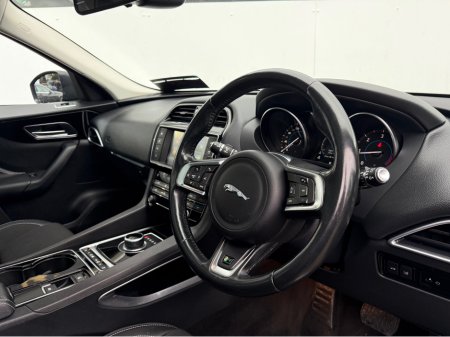 2016 Jaguar F-Pace 2.0 D AWD R-SPORT AUTO 5DR €15,950 thumbnail