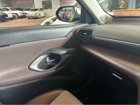 2021 Toyota Yaris - thumbnail 16