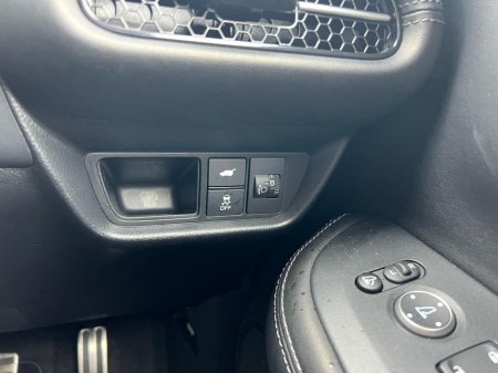 2025 Honda ZR-V ZR-V e:HEV Hybrid SPORT €49,950 thumbnail