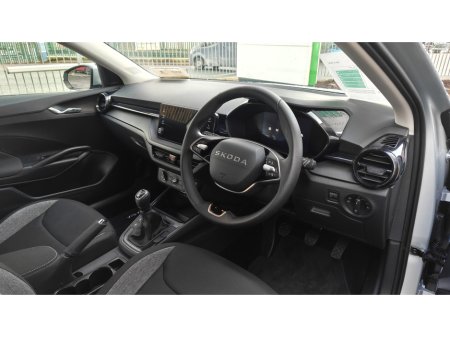 2025 Skoda Fabia ESSENCE 1.0 MPI 80BHP-AS NEW- A/C+REAR PARK ASSIST-LEATHER STEERING WHEEL €21,950 thumbnail