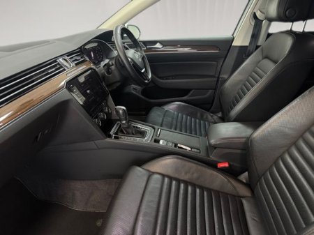 2019 Volkswagen Passat - thumbnail 17