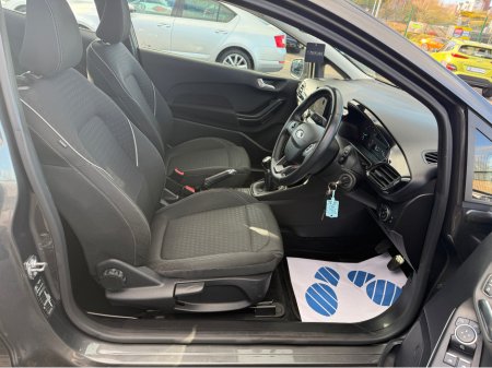 2018 Ford Fiesta - thumbnail 4