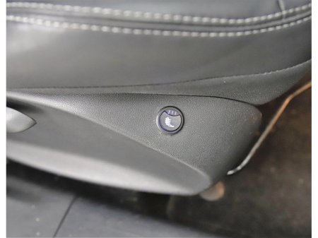 2018 Peugeot 2008 1.6 BLUE HDI 100BHP ALLURE 5SPD *HALF LEATHER*PANORAMIC ROOF* €12,890 thumbnail