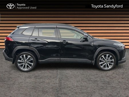 2024 Toyota Corolla Cross TOP SPEC SOL 1.8 HYBRID SOL PLUS EXTRAS // POWER TAILGATE // PAN ROOF // REAR CAMERA // APPLE CARPLAY/ANDROID AUTO // AIR CON // FULL WARRANTY €38,945 thumbnail