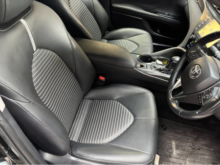 2019 Toyota Camry - thumbnail 10