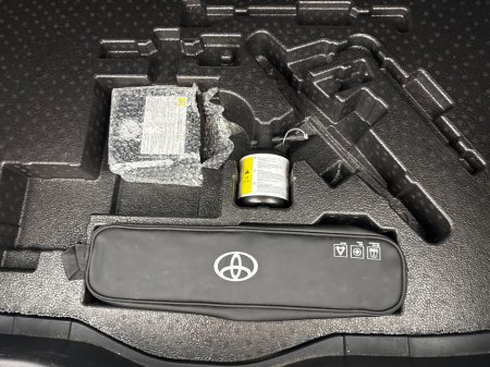 2022 Toyota C-HR HYBRID SOL 4DR AUTO thumbnail