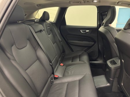 2025 Volvo XC60 T6 AWD PHEV Plus Dark €66,000 thumbnail