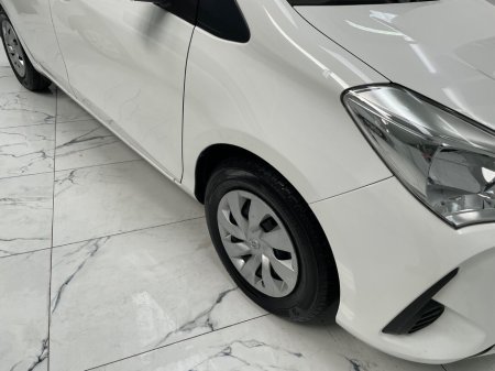 2017 Toyota Yaris - thumbnail 9