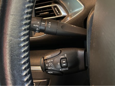 2016 Peugeot 308 - thumbnail 10