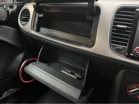 2016 Volkswagen Beetle - thumbnail 12