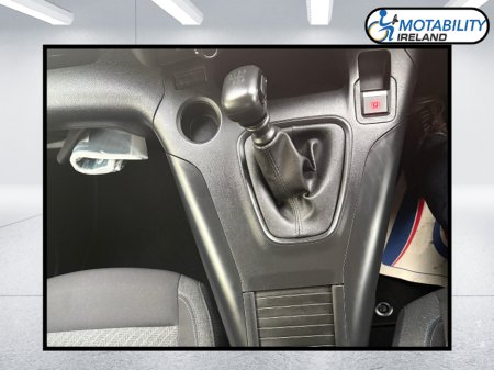 2023 Peugeot Rifter Wheelchair Accessible €42,995 thumbnail