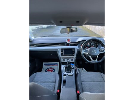 2021 Volkswagen Passat 2.0 TDI 150HP €15,950 thumbnail