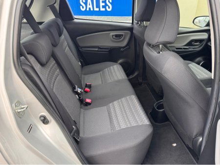 2016 Toyota Yaris - thumbnail 9