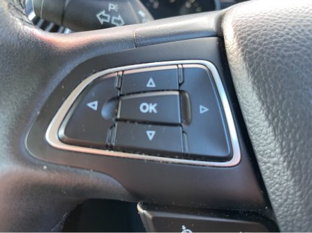 2017 Ford Focus - thumbnail 13