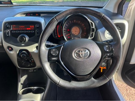 2016 Toyota Aygo - thumbnail 13