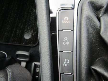 2015 Volkswagen Golf GOLF R ESTATE AWD 5DR Auto €21,950 thumbnail