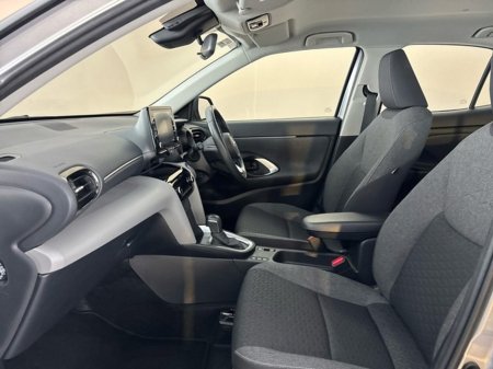 2022 Toyota Yaris Cross HYBRID LUNA €23,950 thumbnail