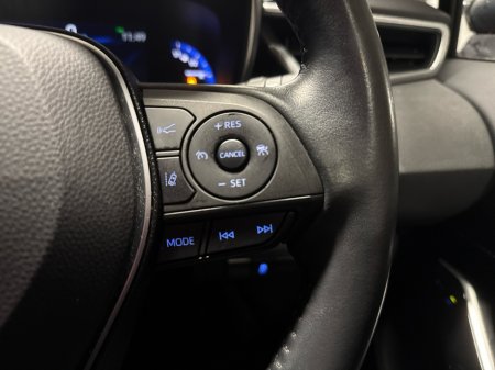 2022 Toyota Corolla LUNA SPORT HATCHBACK // AIR CON // BLUETOOTH // REAR CAMERA // FULL WARRANTY €26,945 thumbnail