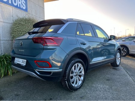 2023 Volkswagen T-Roc AUTOMATIC 2.0 DIESEL //MASSIVE SPEC//FULL LEATHER HEATED SEATS//PANORAMIC GLASS ROOF//LOW MILES// €31,950 thumbnail