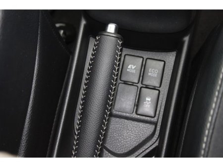 2016 Toyota Yaris - thumbnail 14