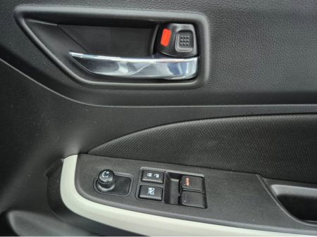 2022 Suzuki Swift - thumbnail 17