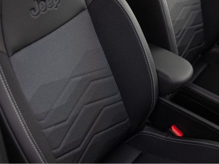 2026 Jeep Avenger HYBRID ALTITUDE 1.2 AT €33,995 thumbnail