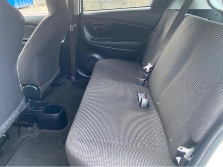 2019 Toyota Vitz - thumbnail 9