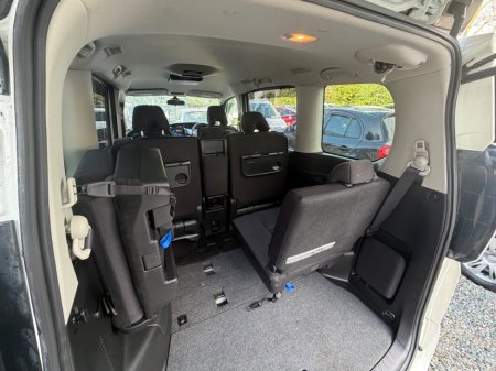 2017 Nissan Serena - thumbnail 7