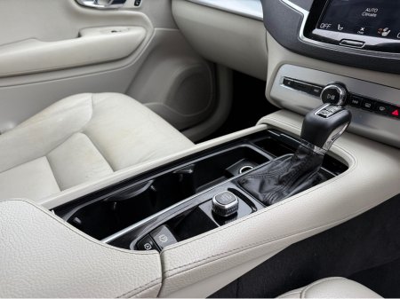 2018 Volvo XC90 D4 FWD MOMENTUM GT 5DR AUTO €28,950 thumbnail