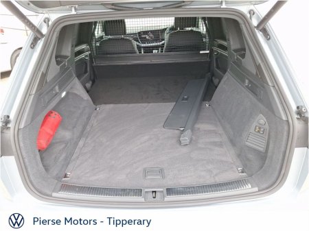 2025 Volkswagen Touareg TOUAREG COMM R-LINE 3.0 231BHP - FACTORY HITCH €76,950 thumbnail