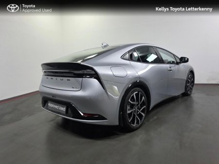 2025 Toyota Prius - thumbnail 2