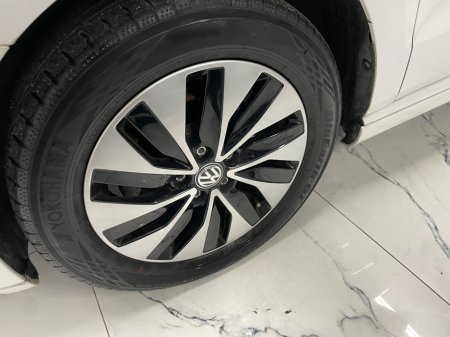 2016 Volkswagen Polo 1.0 5DR 75HP Comfortline €12,995 thumbnail